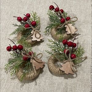 💕Festive Holiday Wreath Napkin Rings with Red Berries
